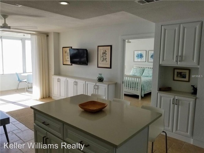 Building Photo - 1 br, 1 bath House - 7000 Beach Plaza - #607