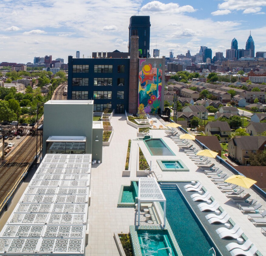 La terraza de la piscina en la azotea de Poplar - The Poplar