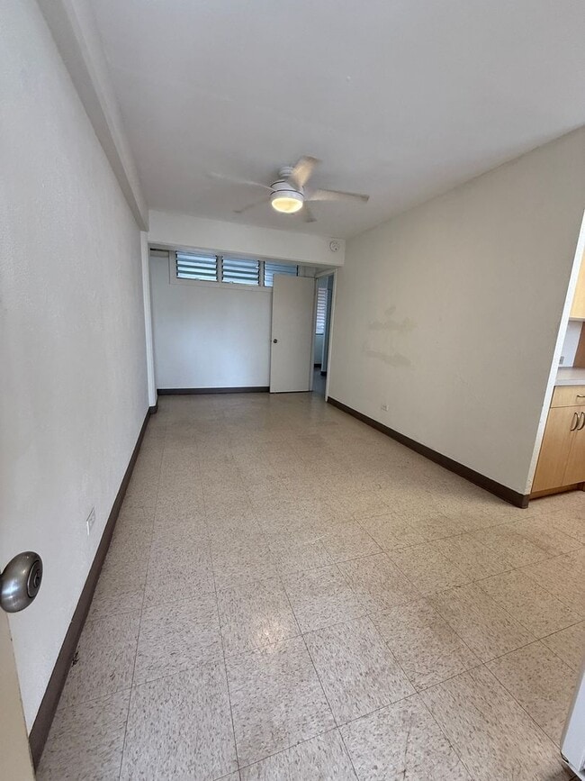 Building Photo - 3408 Waialae Ave