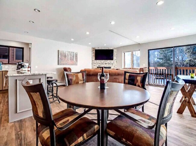 Foto del edificio - 743 Lagoon Dr