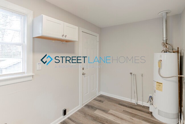 Foto del edificio - NOW OFFERING $250 OFF FIRST FULL MONTH IF ...