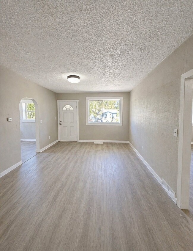 Building Photo - 516 N Hudson Ave