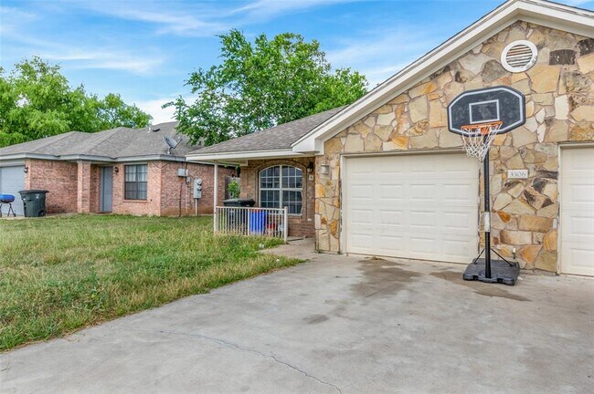 Building Photo - 3306 Alicante Ct