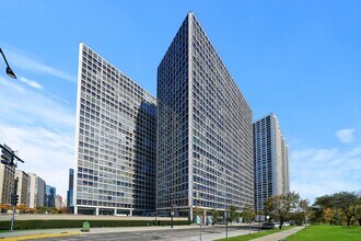 Building Photo - 330 W Diversey Pkwy