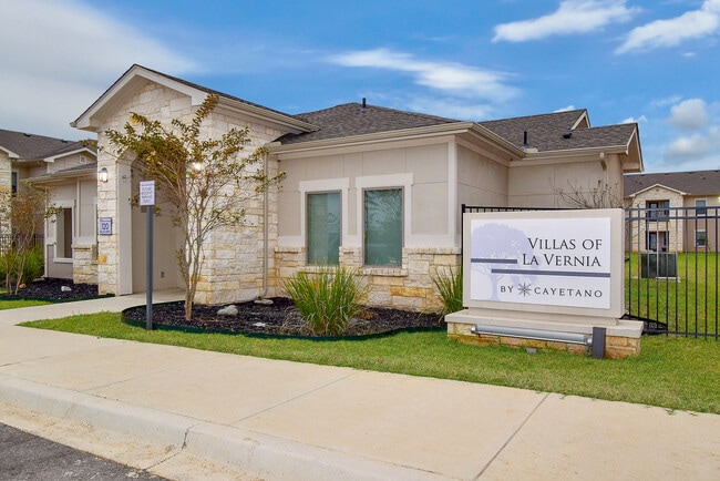 Building Photo - Cayetano Villas of LaVernia