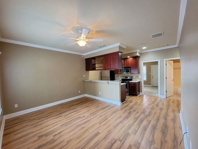 Foto del edificio - 3 Bedroom town home for rent August 6, 2026 in gated community with pool, renting for $1550 per m...