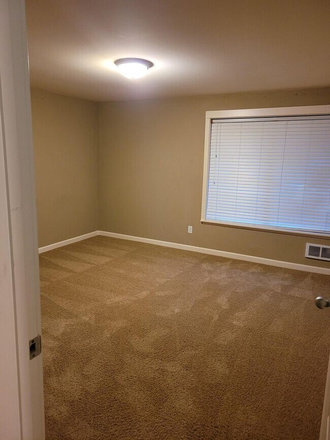 Foto del edificio - 2 Bed 1 Bath Condo Sunset Pointe