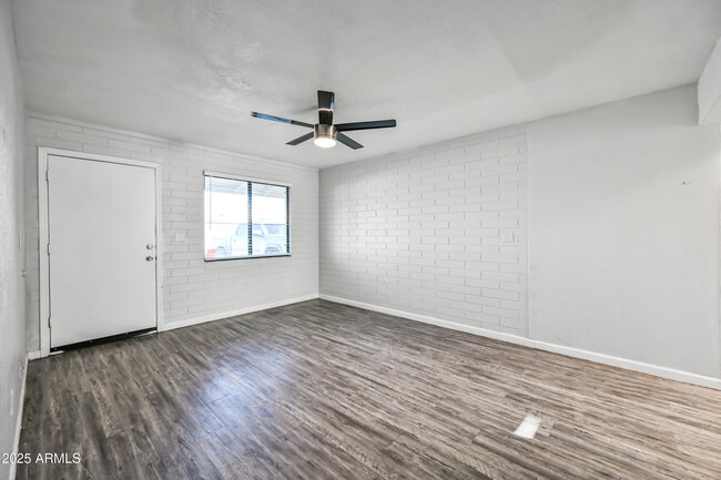 Building Photo - 1744 W Glendale Ave