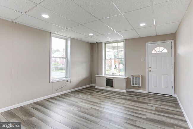 Building Photo - 419 6th St