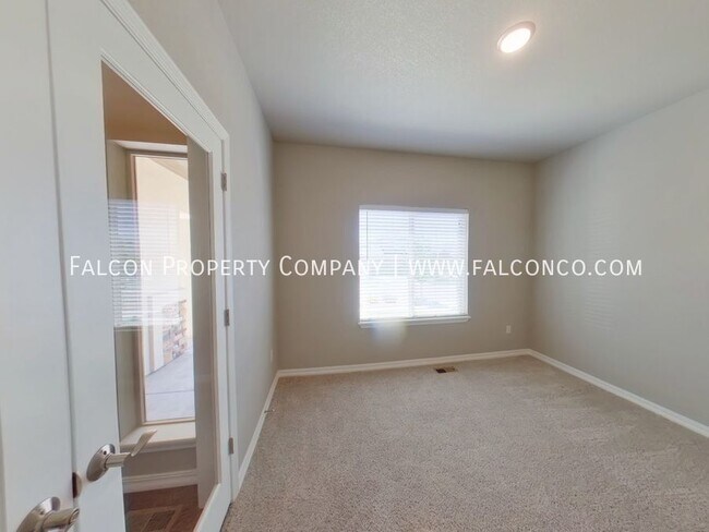 Building Photo - 5822 Thurber Dr