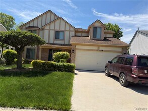 Building Photo - 7043 Foxridge Dr