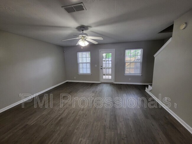 Building Photo - 366 Arapaho Dr