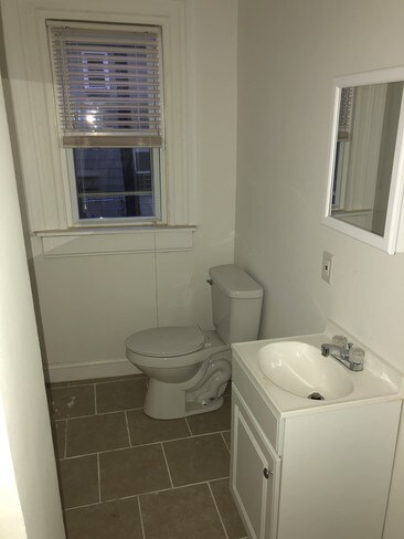 Foto del edificio - 706 E 43rd St