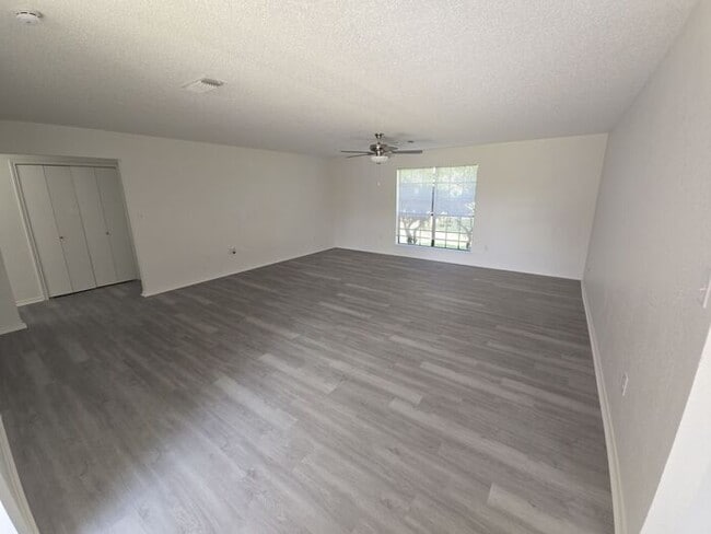 Building Photo - 202 Steller Ln
