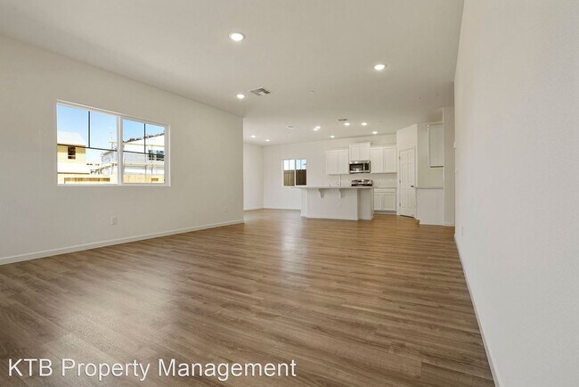 Building Photo - 4 br, 3 bath House - 917 Cosmic Court