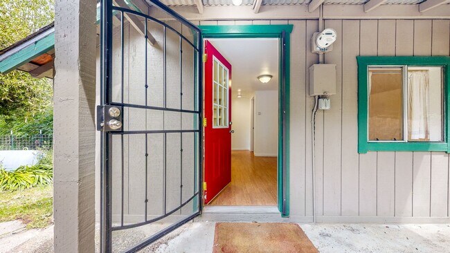Building Photo - Adorable West County One Bedroom Cottage