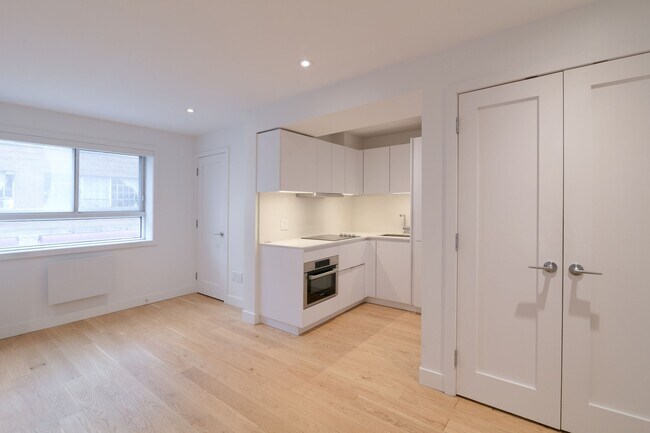 Photo du bâtiment - 25 Av des Pins O