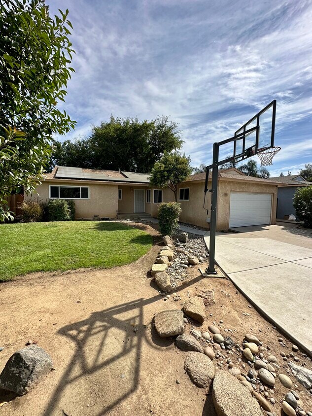 1731 Beverly Ave, Clovis, CA 93611 House Rental in Clovis, CA