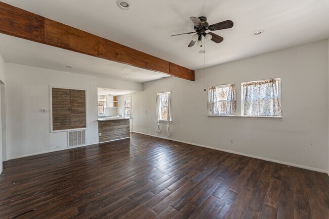 Building Photo - 2 Bedroom, 1 Bath Home in Farmington!
