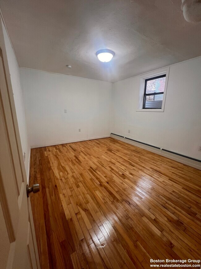 Foto del edificio - 15 Park Vale Ave