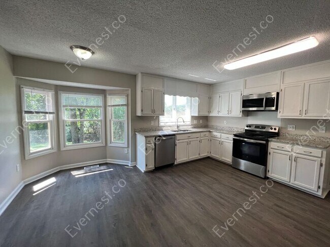 Building Photo - 2113 Stapp Dr NE
