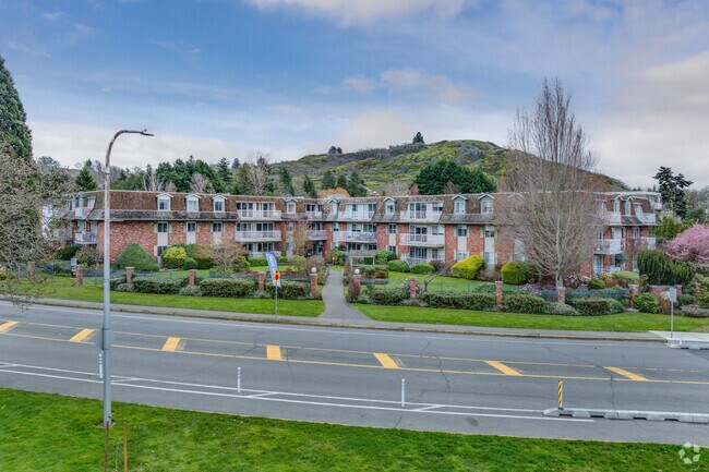 Photo du bâtiment - Fraser Tolmie Apartments