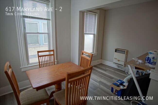 Building Photo - Top Level 1 Bedroom 1 Bath