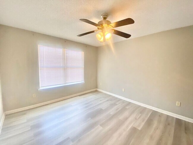 Foto del edificio - Available SOON!!