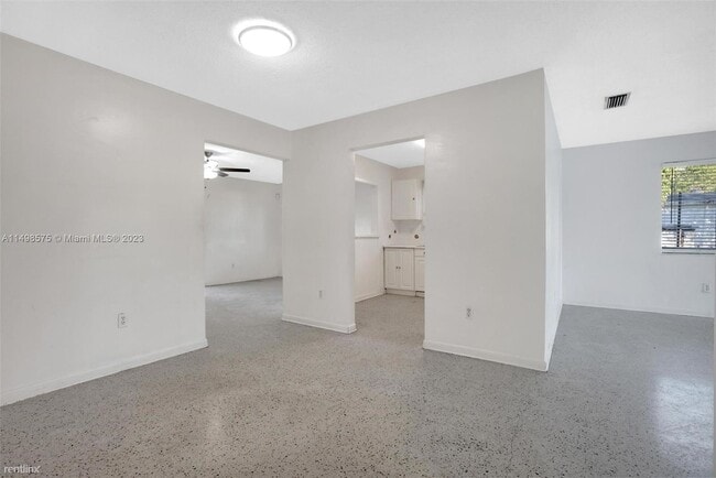 Building Photo - 3 br, 2 bath House - 3421 SW 4th St Rear