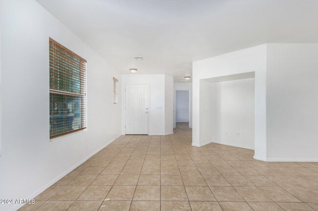 Building Photo - 2261 S Ponderosa Dr