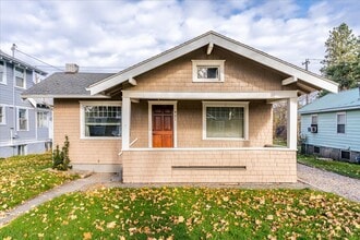Building Photo - 921 E 32nd Ave