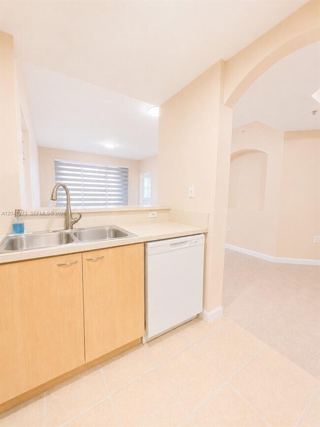 Foto del edificio - 6670 NW 114th Ave