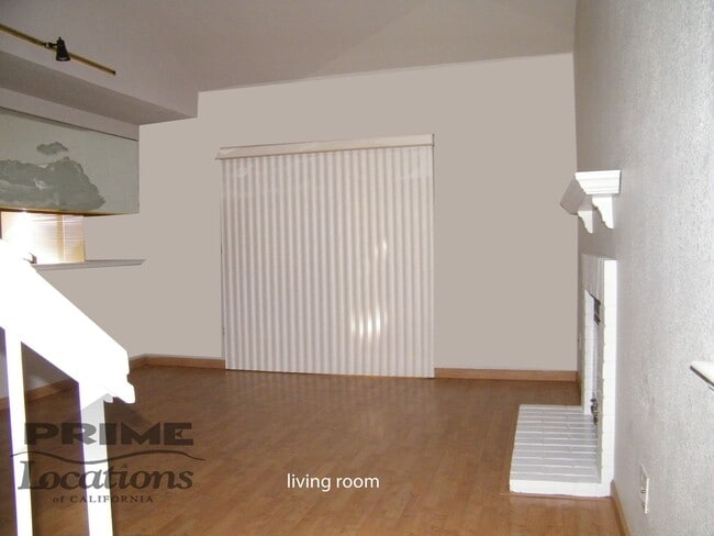 Building Photo - Best Value Roseville duet Townhome