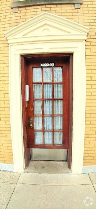 Building Photo - 4003 W Oakdale Ave