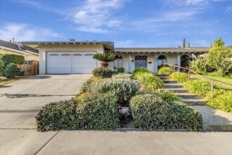 Building Photo - 10367 Vista Knoll Blvd
