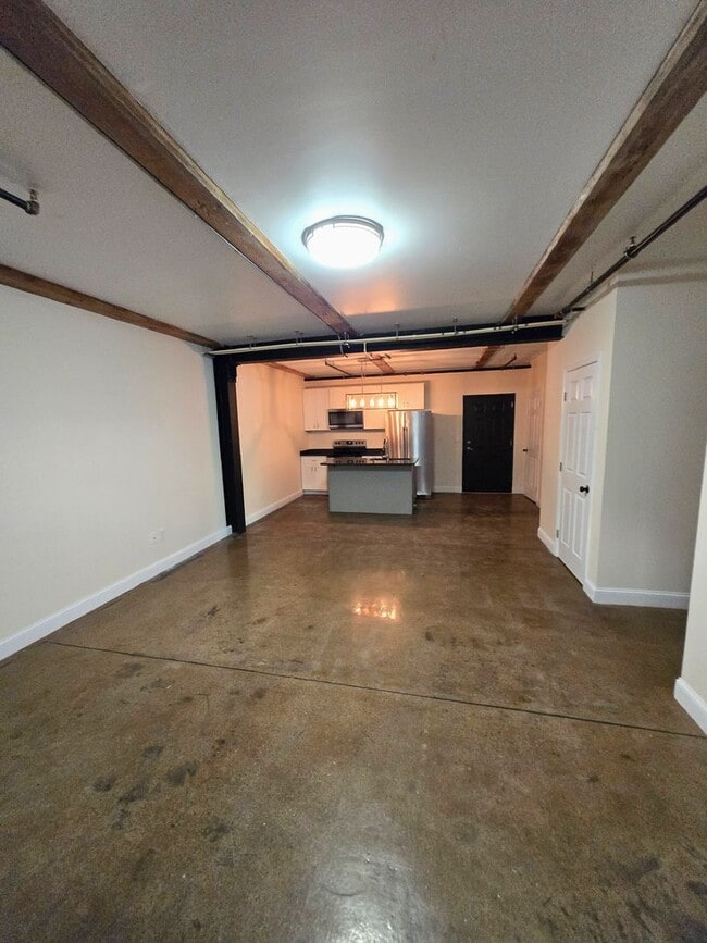 Building Photo - 548 Roosevelt Ave