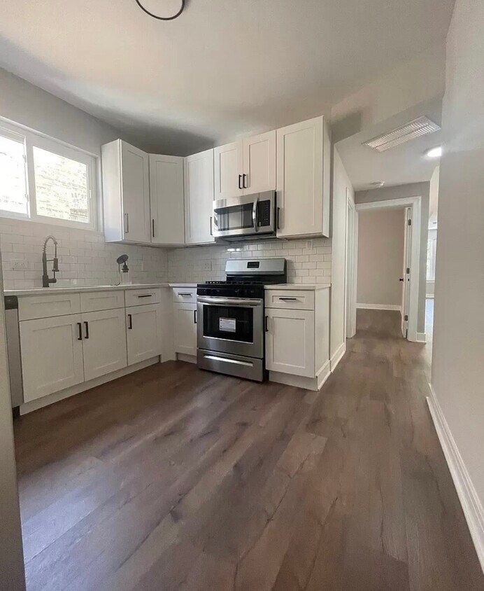 Foto principal - 6940 S Green St
