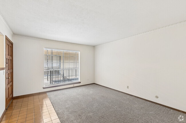 1BR, 1BA - 760SF - Living Room - Franciscan Apartments