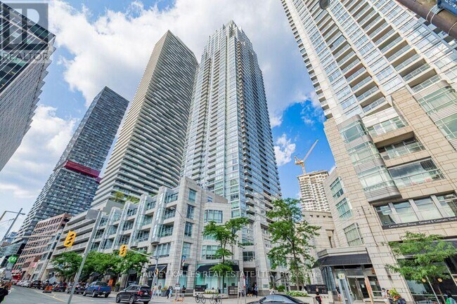 Photo du bâtiment - 2191 Yonge St