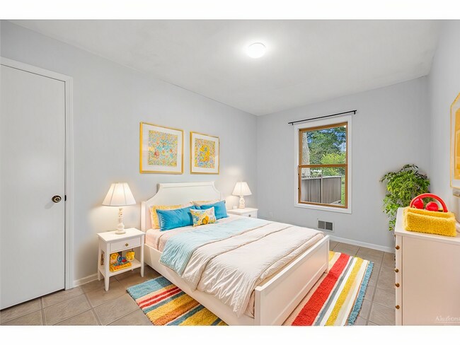 Foto del edificio - 4 Bed - 2 Bath Brooklyn Park Home with Lar...