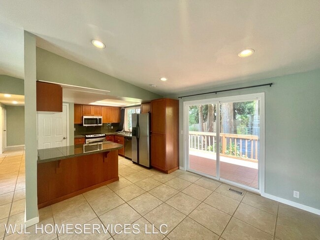 Building Photo - 3 br, 2.5 bath House - 11212 NE 91st St