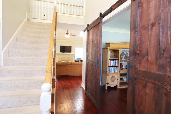 Building Photo - 1714 7 Maples Dr
