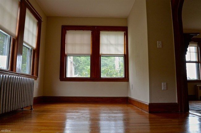 Building Photo - 2 br, 1 bath  - 621 Adams St