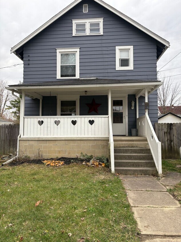 Foto principal - 3 bedroom/1 bath house for rent