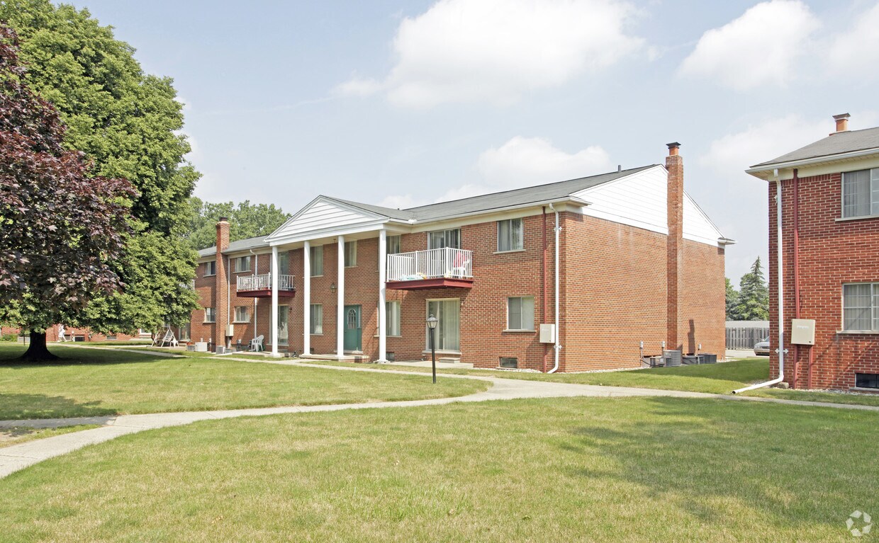 Woodside Manor Apartments Fraser, MI