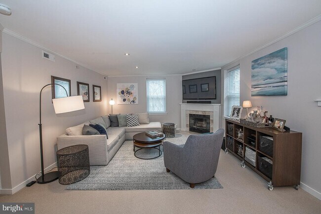 Foto del edificio - 104 Woodside Rd