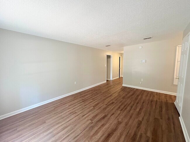 Foto del edificio - 2922 Oakwood Dr