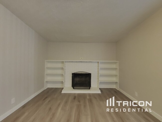 Building Photo - 607 San Marco St