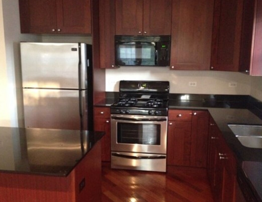 Foto principal - 3112 N Racine Ave