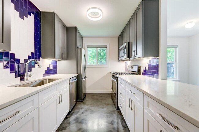 Foto del edificio - 3100 Ray Wood Dr